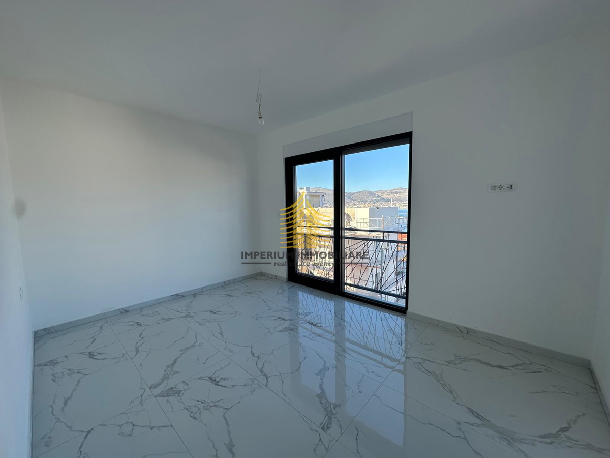 Stan, Prodaja, Okrug, Okrug Gornji, 110 m2, 4,5-prostorsko (4P+DB)