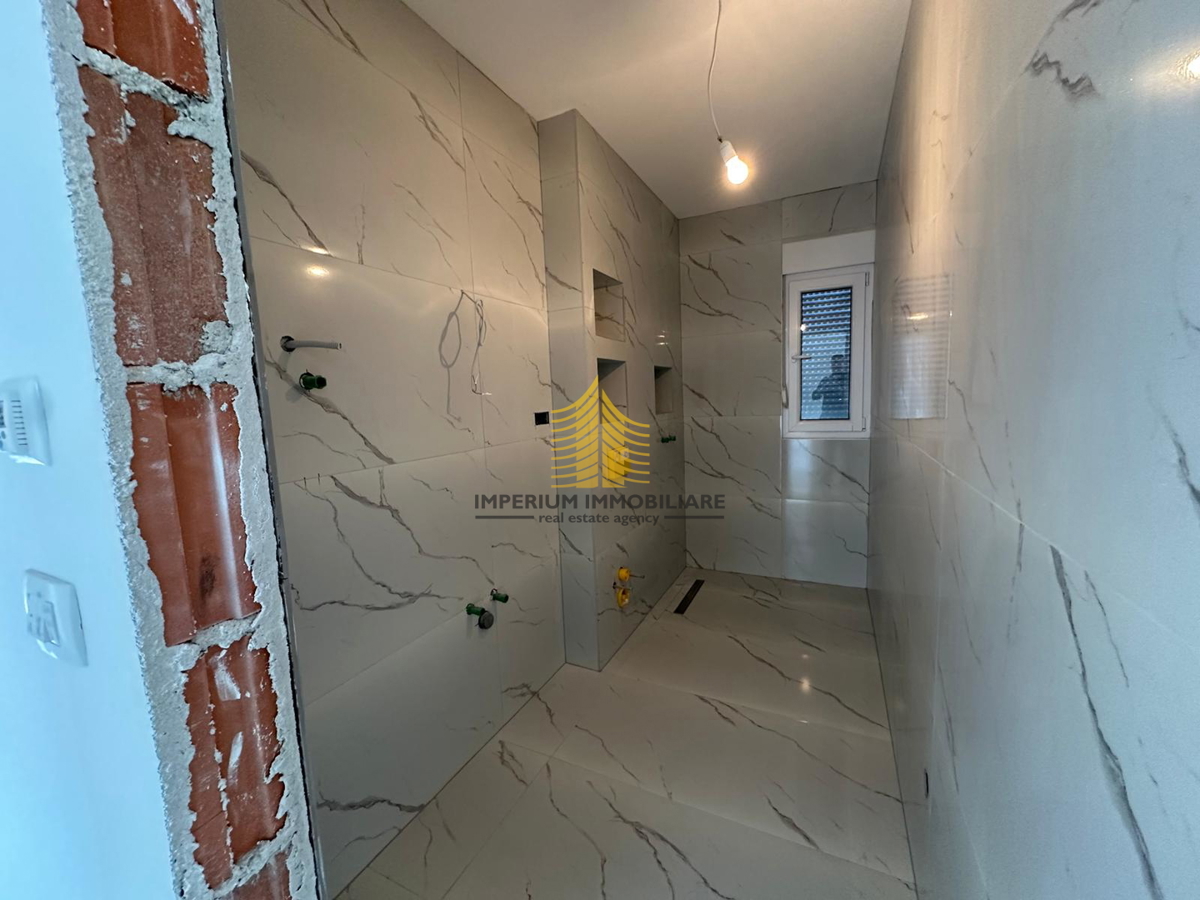 Stan, Prodaja, Okrug, Okrug Gornji, 110 m2, 4,5-prostorsko (4P+DB)