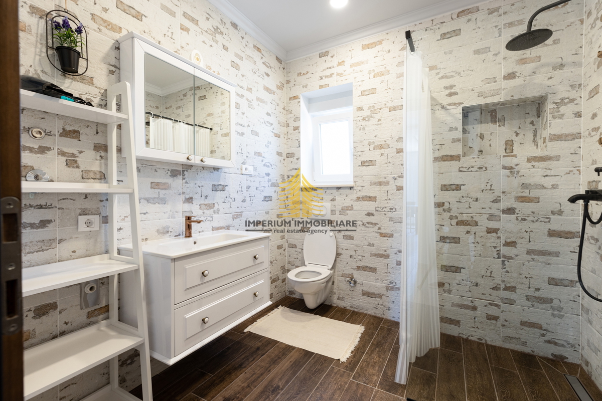 Hiša, Prodaja, Kaštel Lukšić, 113 m2, Samostojna