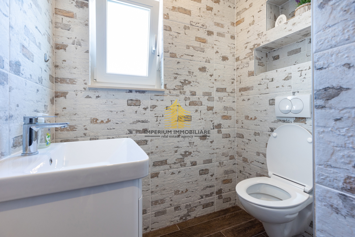 Hiša, Prodaja, Kaštel Lukšić, 113 m2, Samostojna