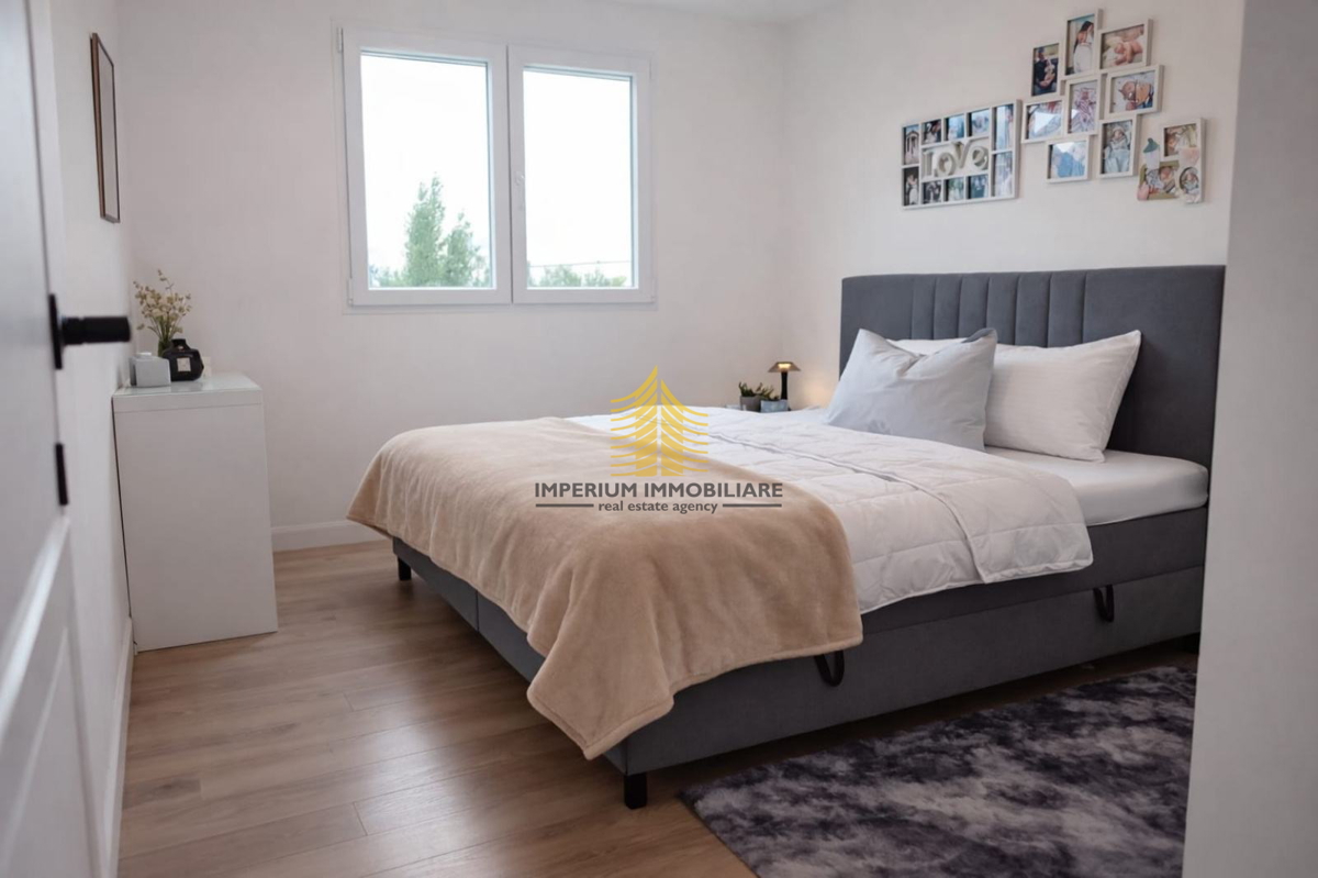 Hiša, Prodaja, Kaštel Novi, 146 m2, Samostojna