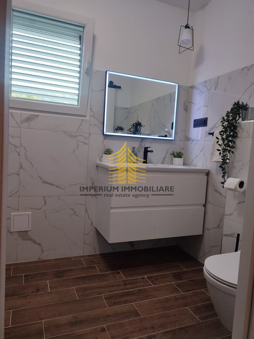 Hiša, Prodaja, Kaštel Novi, 146 m2, Samostojna