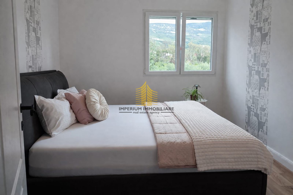 Hiša, Prodaja, Kaštel Novi, 146 m2, Samostojna