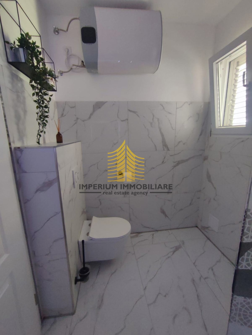 Hiša, Prodaja, Kaštel Novi, 146 m2, Samostojna