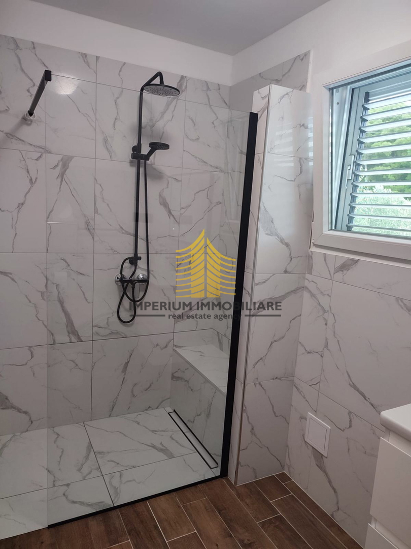 Hiša, Prodaja, Kaštel Novi, 146 m2, Samostojna