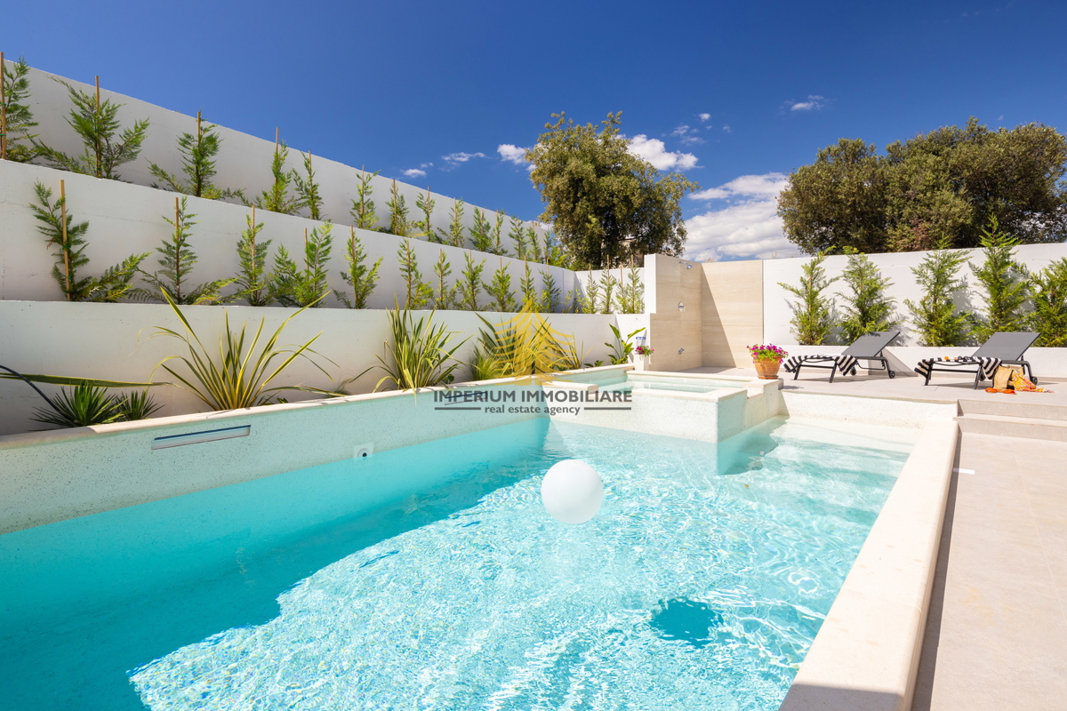 Hiša, prodaja, Rogoznica, Ražanj, 407,32 m2, vila