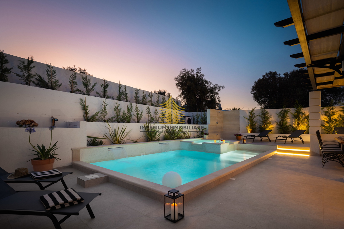 Hiša, prodaja, Rogoznica, Ražanj, 407,32 m2, vila