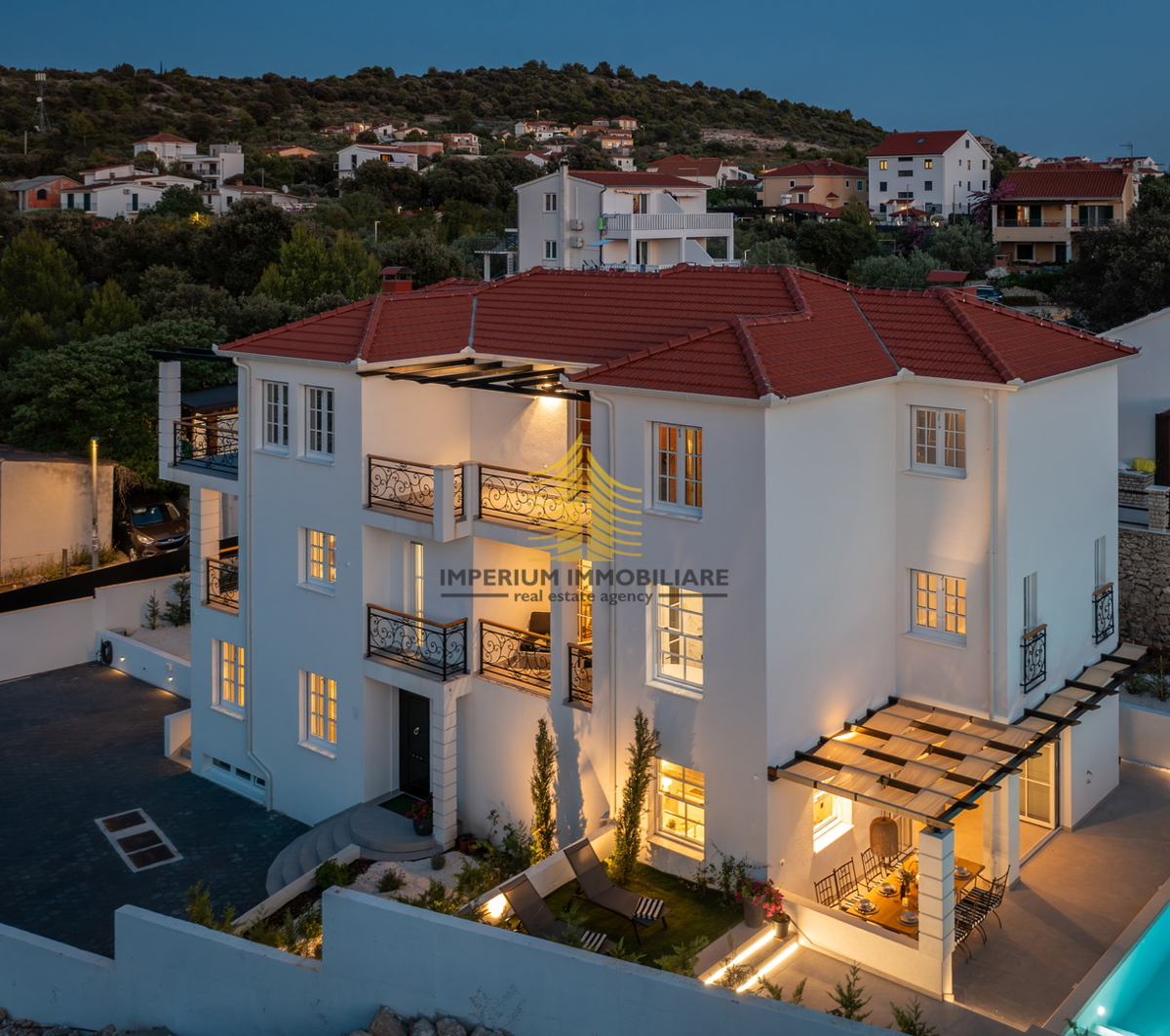 Hiša, prodaja, Rogoznica, Ražanj, 407,32 m2, vila