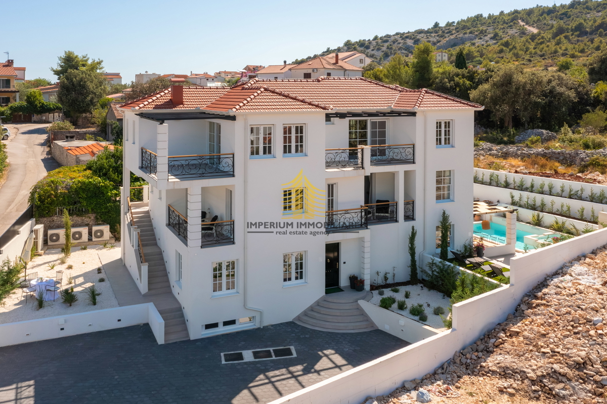 Hiša, prodaja, Rogoznica, Ražanj, 407,32 m2, vila