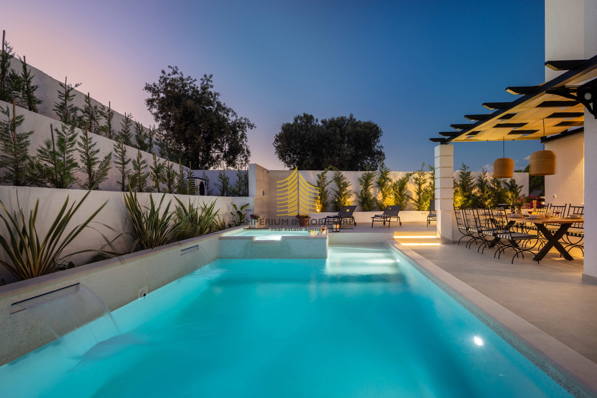 Hiša, prodaja, Rogoznica, Ražanj, 407,32 m2, vila