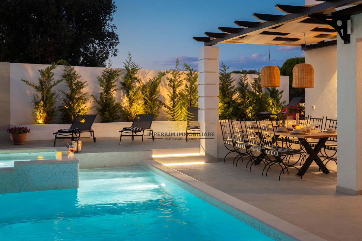 Hiša, prodaja, Rogoznica, Ražanj, 407,32 m2, vila