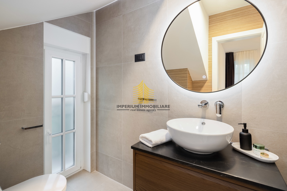 Hiša, prodaja, Rogoznica, Ražanj, 407,32 m2, vila