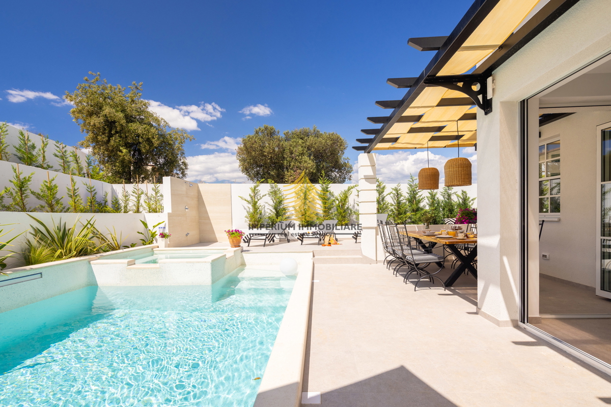 Hiša, prodaja, Rogoznica, Ražanj, 407,32 m2, vila