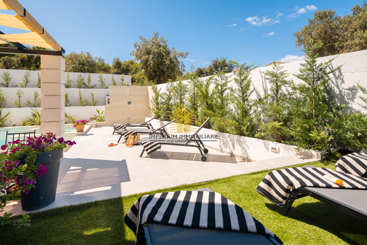 Hiša, prodaja, Rogoznica, Ražanj, 407,32 m2, vila