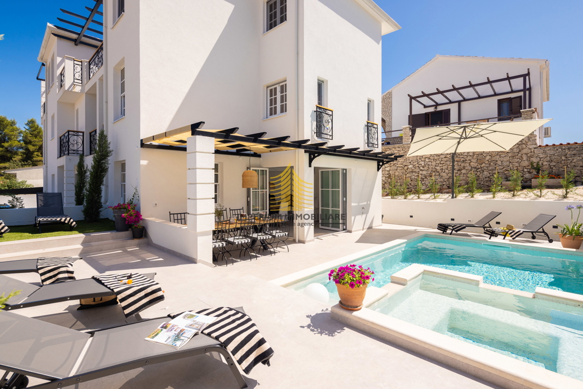 Hiša, prodaja, Rogoznica, Ražanj, 407,32 m2, vila