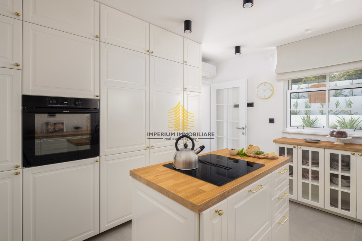 Hiša, prodaja, Rogoznica, Ražanj, 407,32 m2, vila