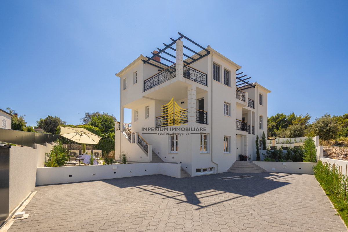 Hiša, prodaja, Rogoznica, Ražanj, 407,32 m2, vila