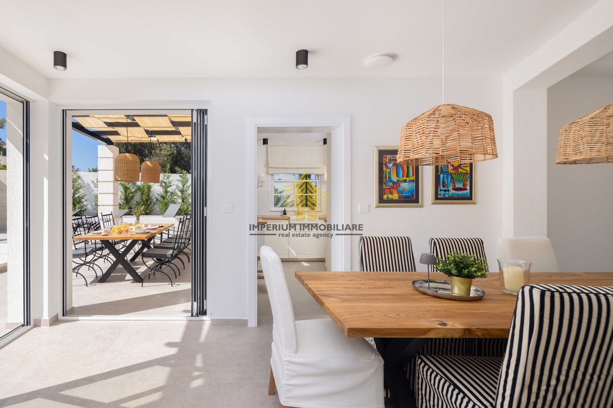 Hiša, prodaja, Rogoznica, Ražanj, 407,32 m2, vila