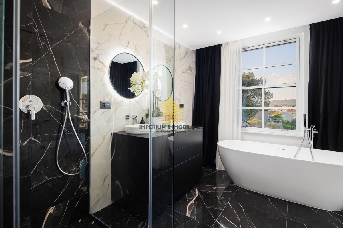 Hiša, prodaja, Rogoznica, Ražanj, 407,32 m2, vila