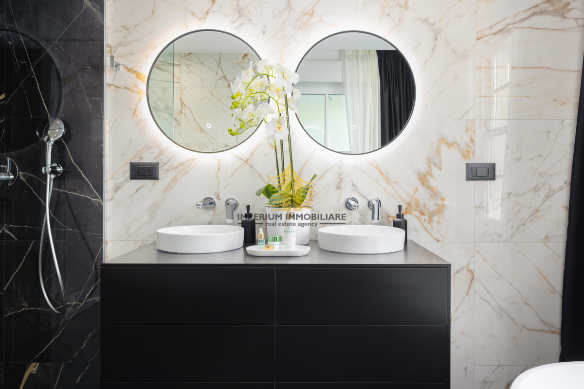 Hiša, prodaja, Rogoznica, Ražanj, 407,32 m2, vila