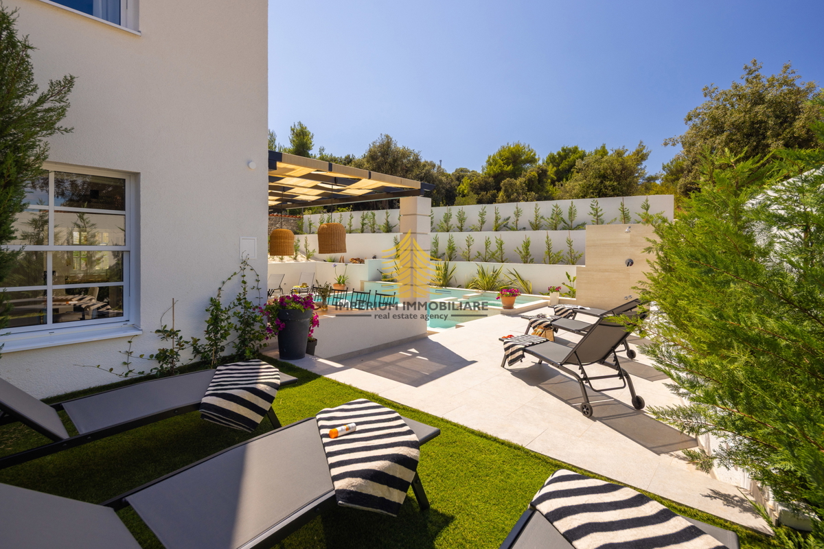 Hiša, prodaja, Rogoznica, Ražanj, 407,32 m2, vila