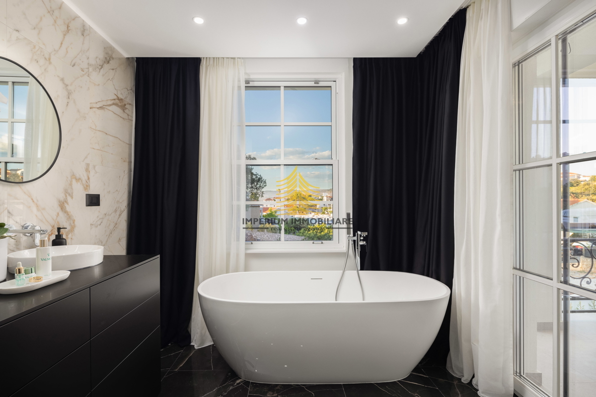 Hiša, prodaja, Rogoznica, Ražanj, 407,32 m2, vila