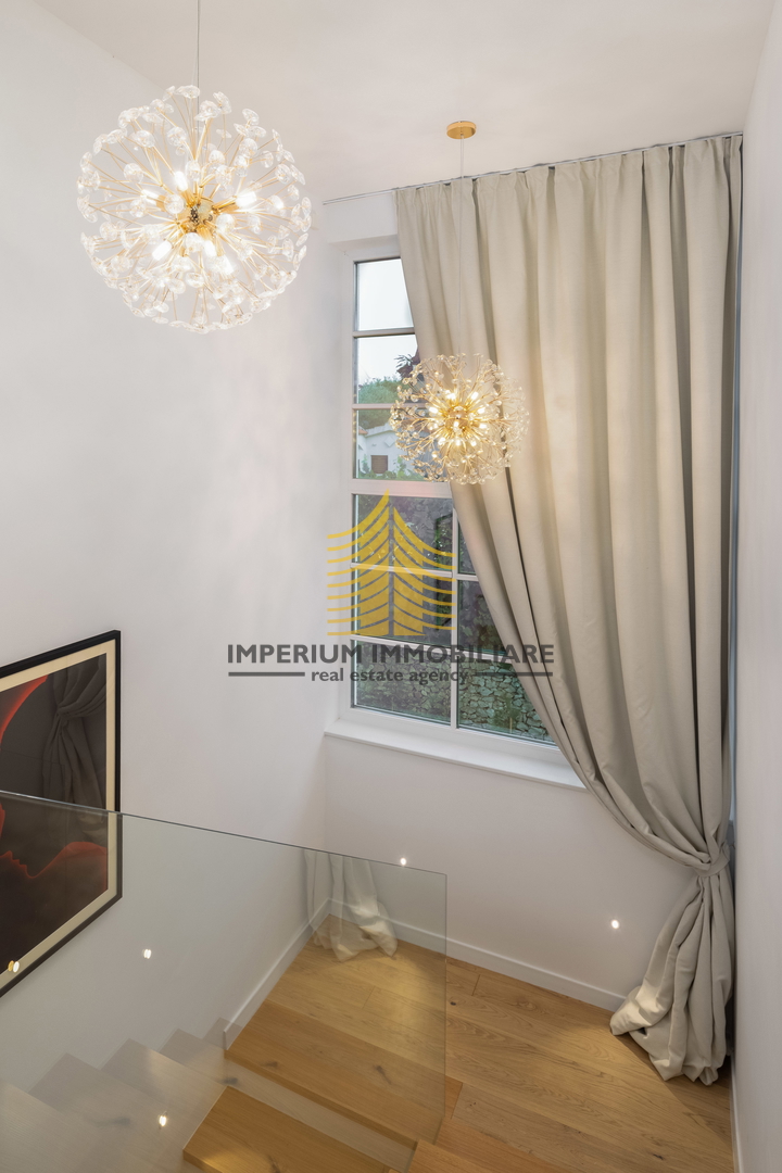 Hiša, prodaja, Rogoznica, Ražanj, 407,32 m2, vila