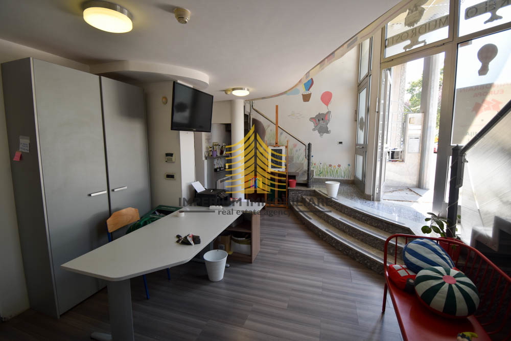 Poslovni prostor, prodaja, Trnje, Savica, 150 m2, prostor za storitve