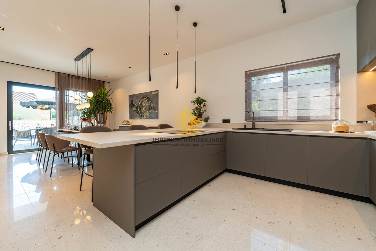 Hiša, prodaja, Privlaka, 450 m2, vila