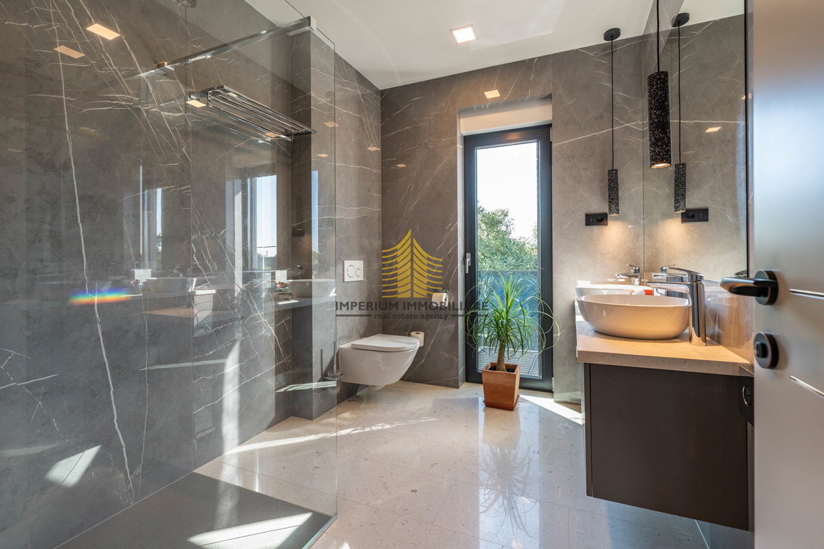 Hiša, prodaja, Privlaka, 450 m2, vila