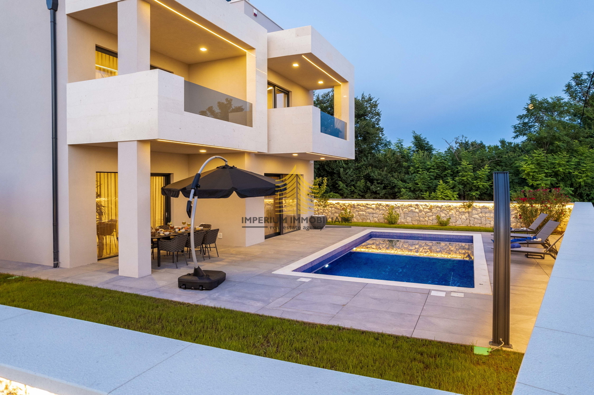 Hiša, prodaja, Privlaka, 450 m2, vila