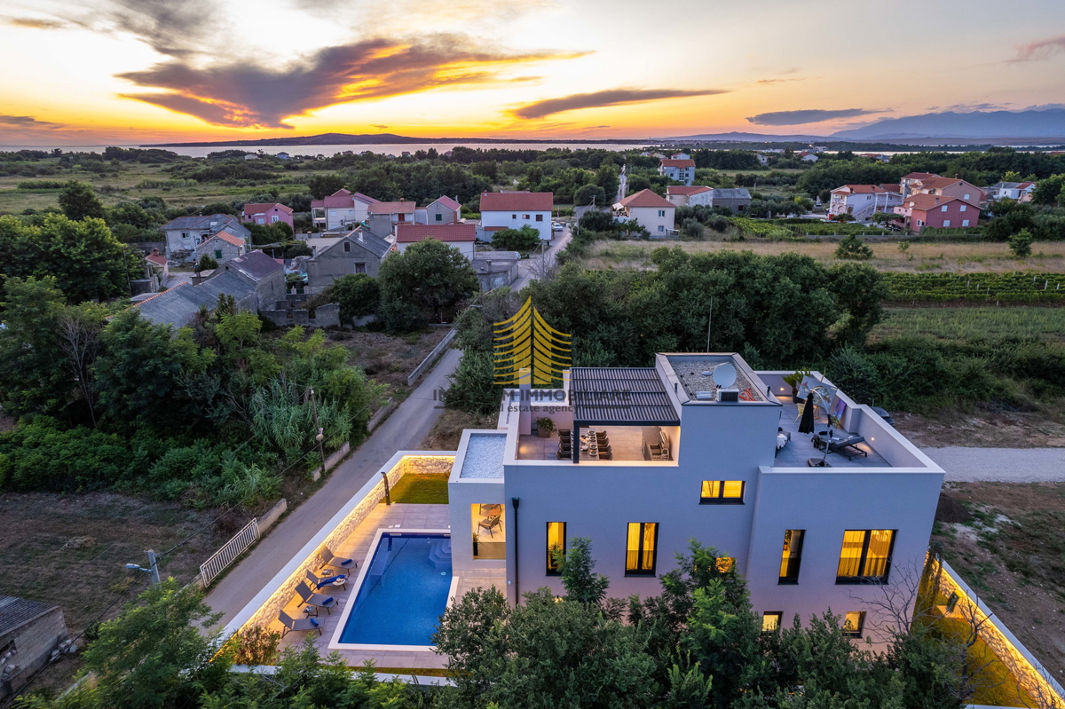 Hiša, prodaja, Privlaka, 450 m2, vila