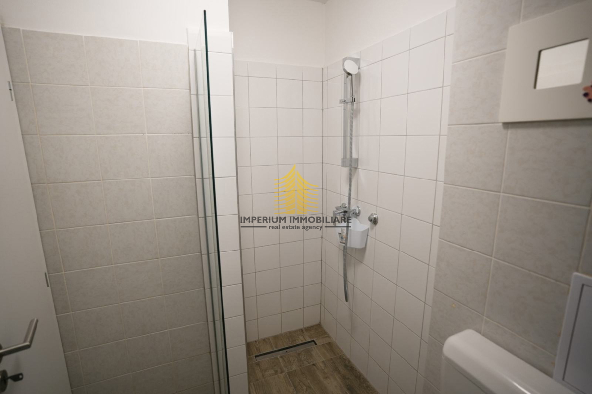 Stan, Prodaja, Okrug, Okrug Gornji, 34m2, 1,5-sobni (1S+DB)