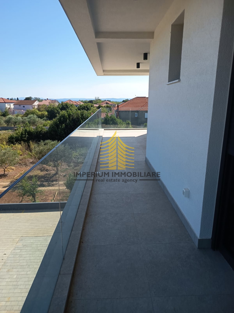 Stan, prodaja, Privlaka, 176,22 m2, 2,5-sobno (2P+DB)