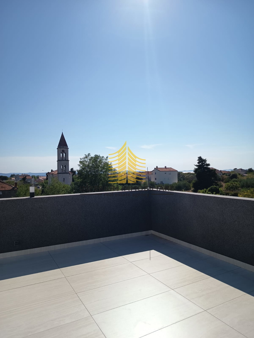 Stan, prodaja, Privlaka, 176,22 m2, 2,5-sobno (2P+DB)