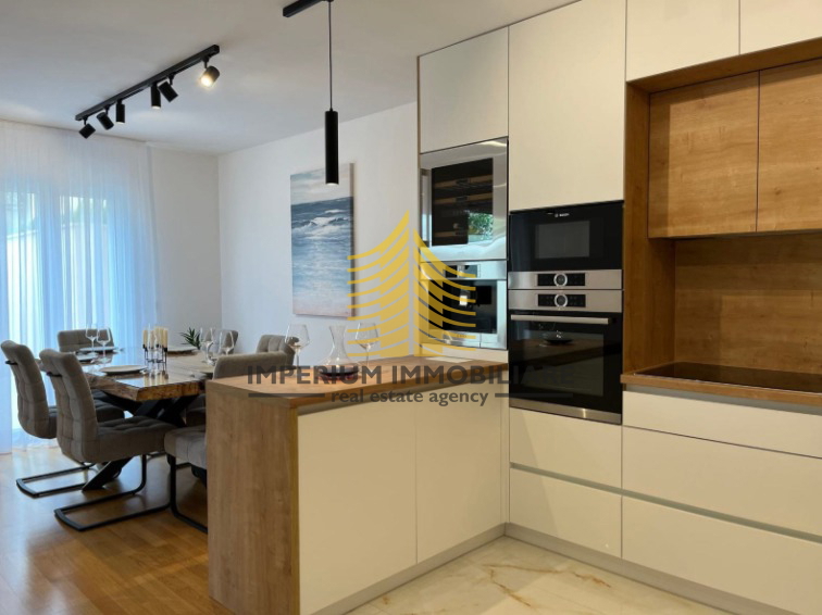 Stan, Prodaja, Makarska, 75 m2, 2,5-prostorski (2P+DB)