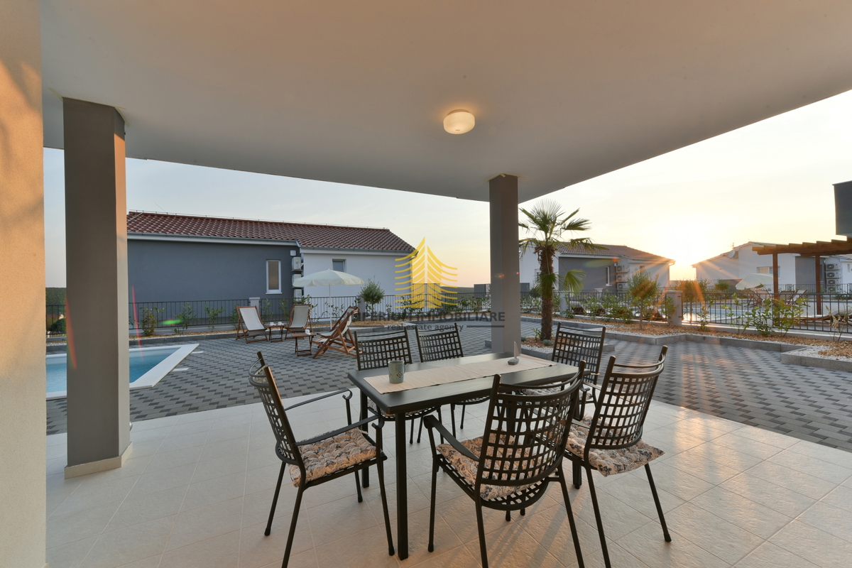 Hiša, Prodaja, Sukošan, Debeljak, 251 m2, Vila