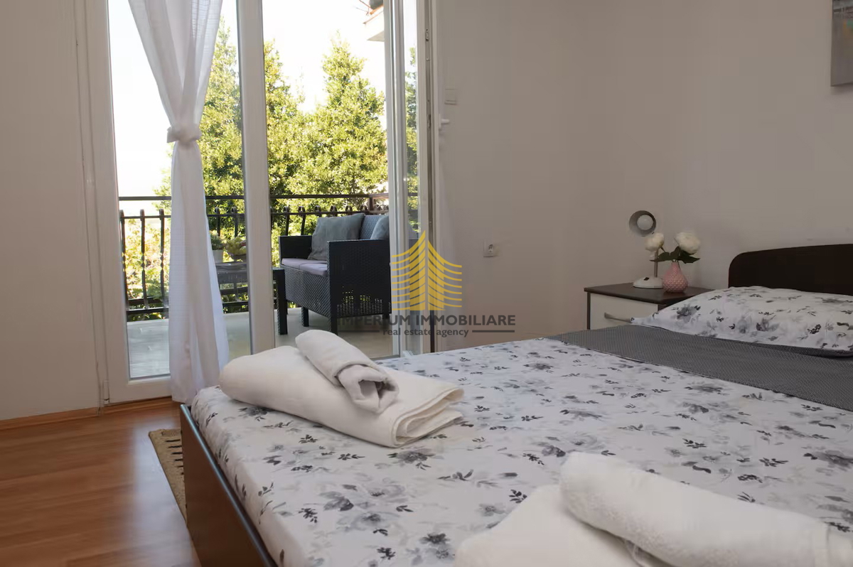 Hiša, prodaja, Podstrana, 150 m2, dvojna