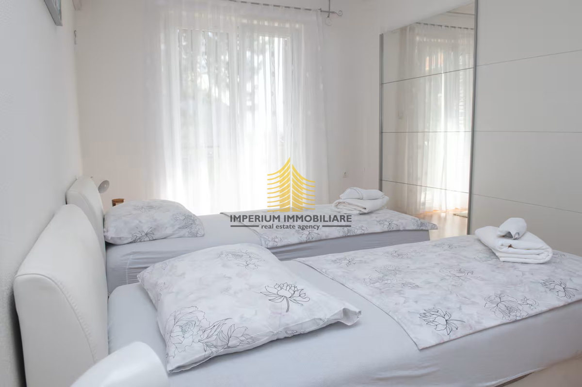 Hiša, prodaja, Podstrana, 150 m2, dvojna