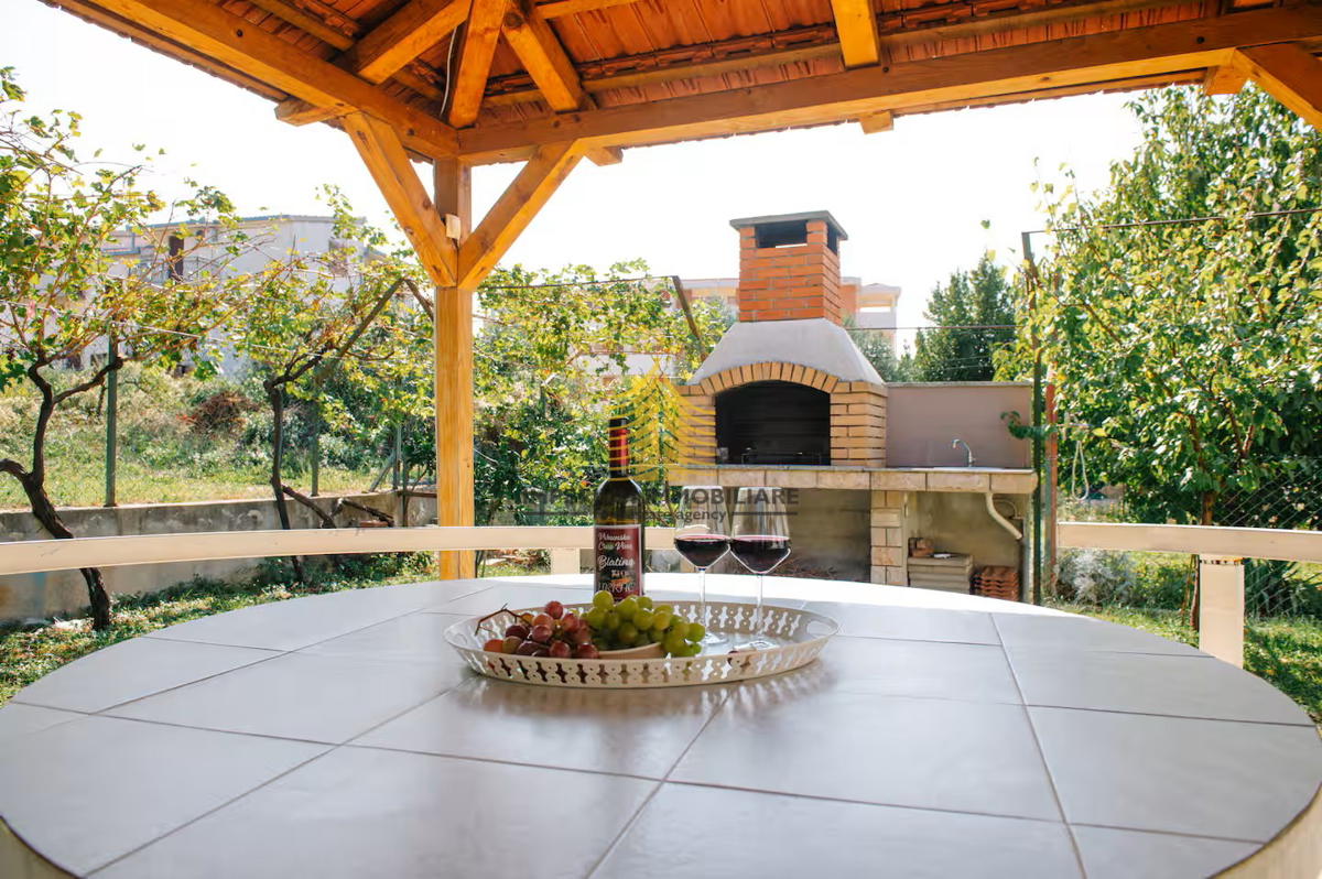 Hiša, prodaja, Podstrana, 150 m2, dvojna