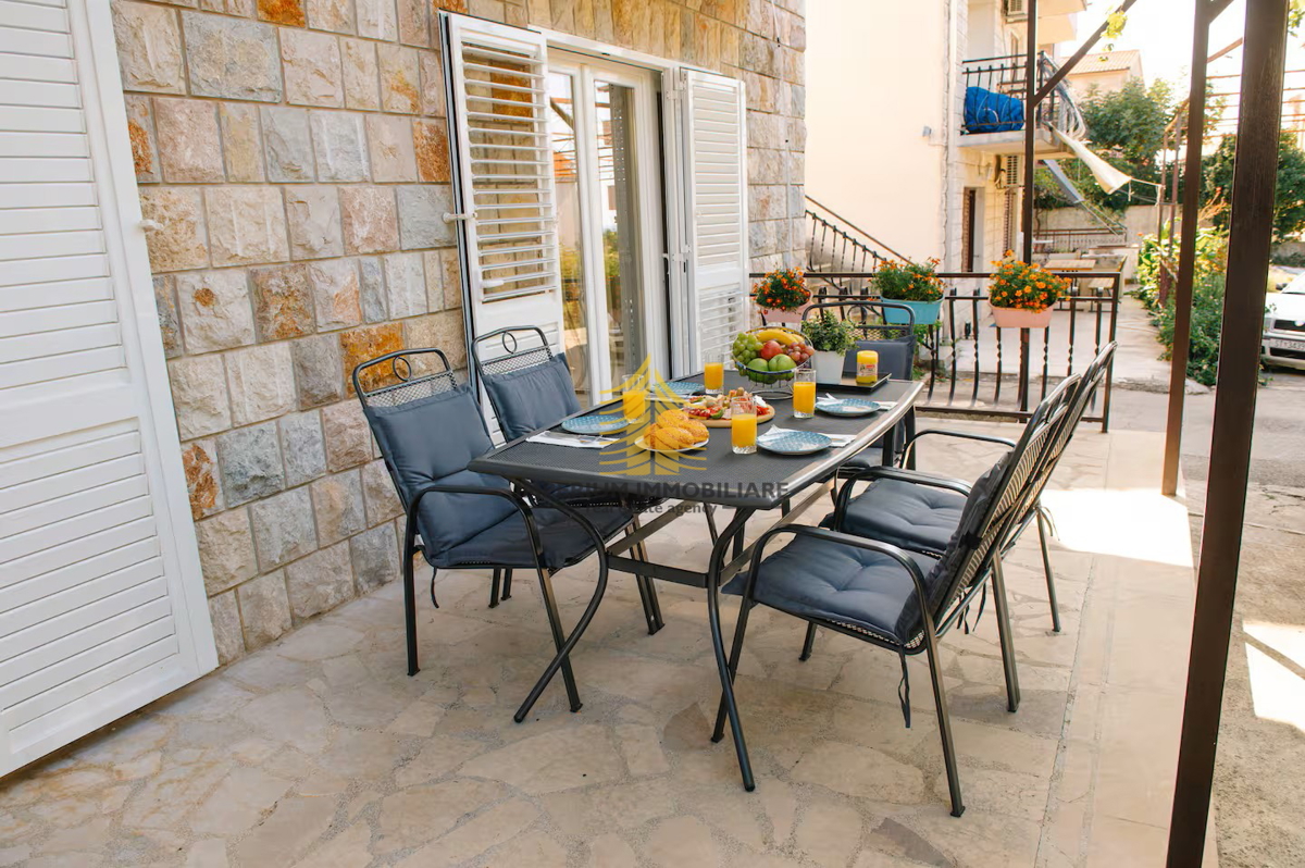 Hiša, prodaja, Podstrana, 150 m2, dvojna