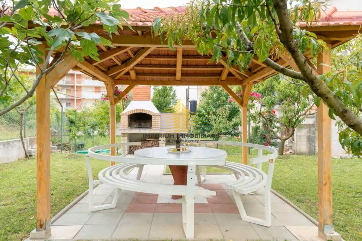 Hiša, prodaja, Podstrana, 150 m2, dvojna