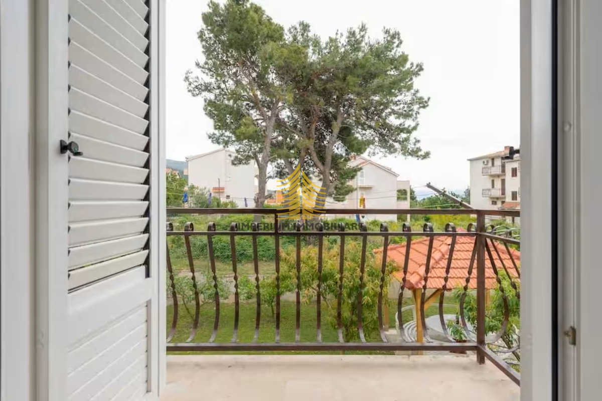 Hiša, prodaja, Podstrana, 150 m2, dvojna