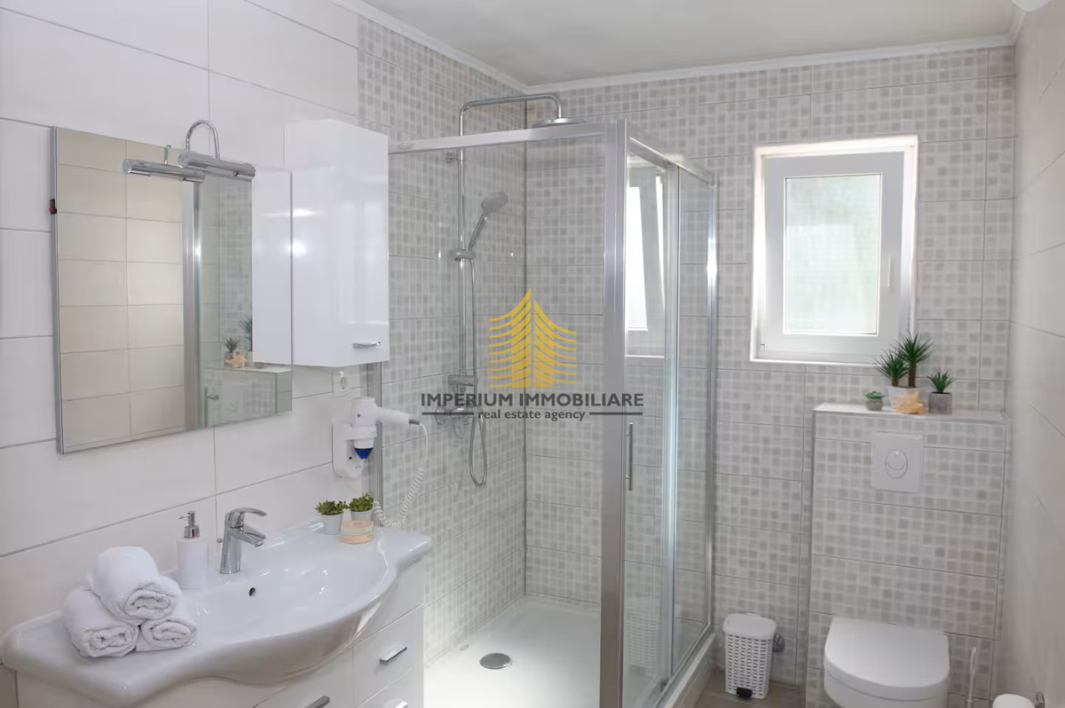 Hiša, prodaja, Podstrana, 150 m2, dvojna