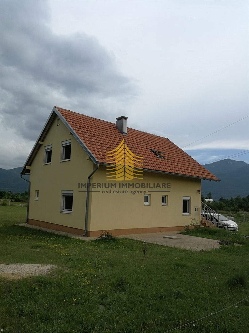 Hiša, prodaja, Gračac, 140 m2, samostojna