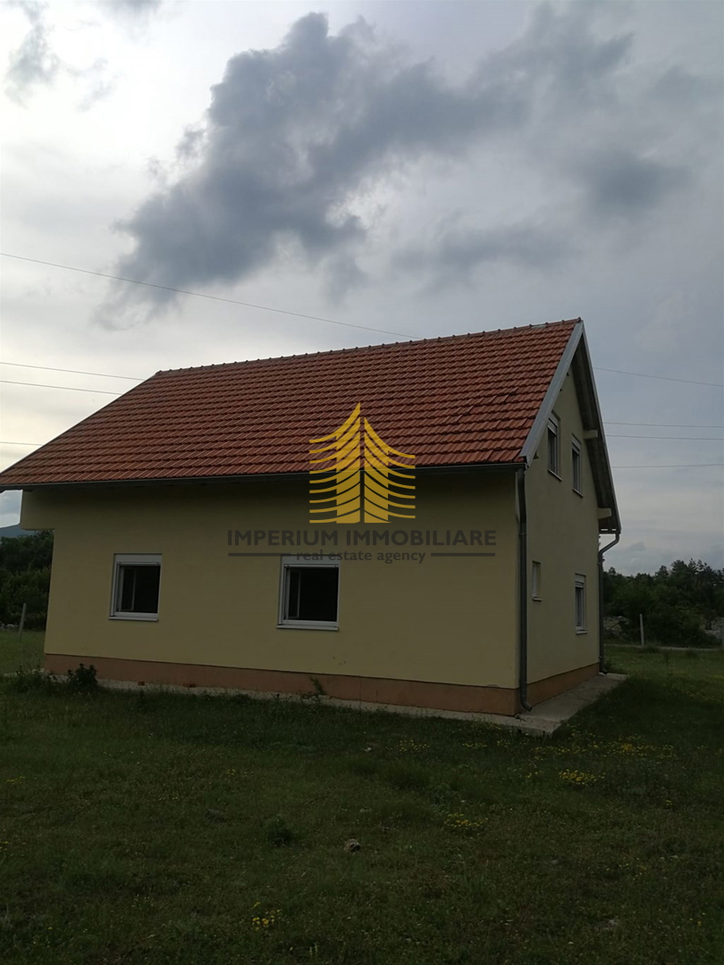 Hiša, prodaja, Gračac, 140 m2, samostojna