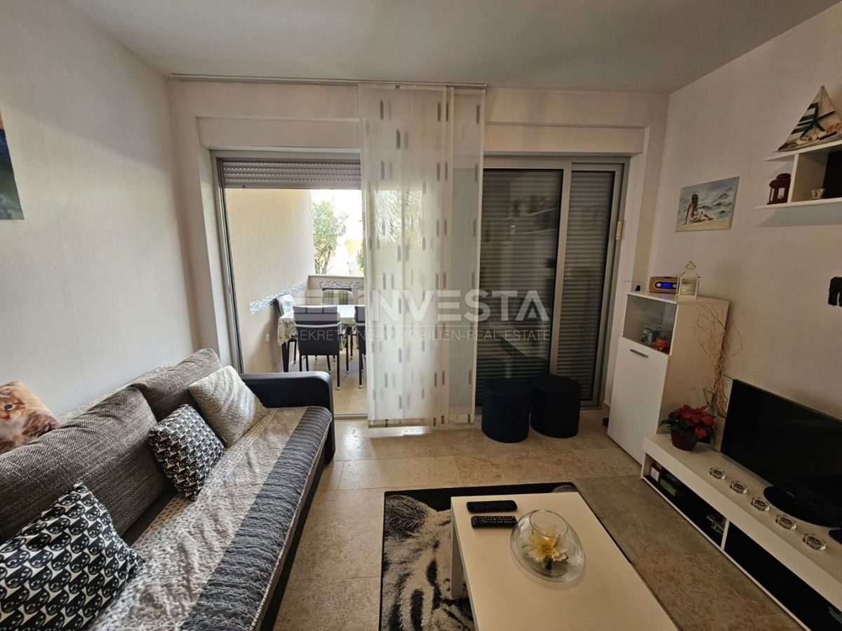Medulin – opremljeno stanovanje 50 m² v pritličju s prostorno ložo