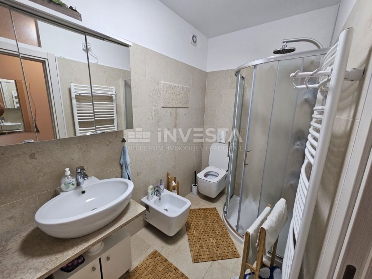 Medulin – opremljeno stanovanje 50 m² v pritličju s prostorno ložo