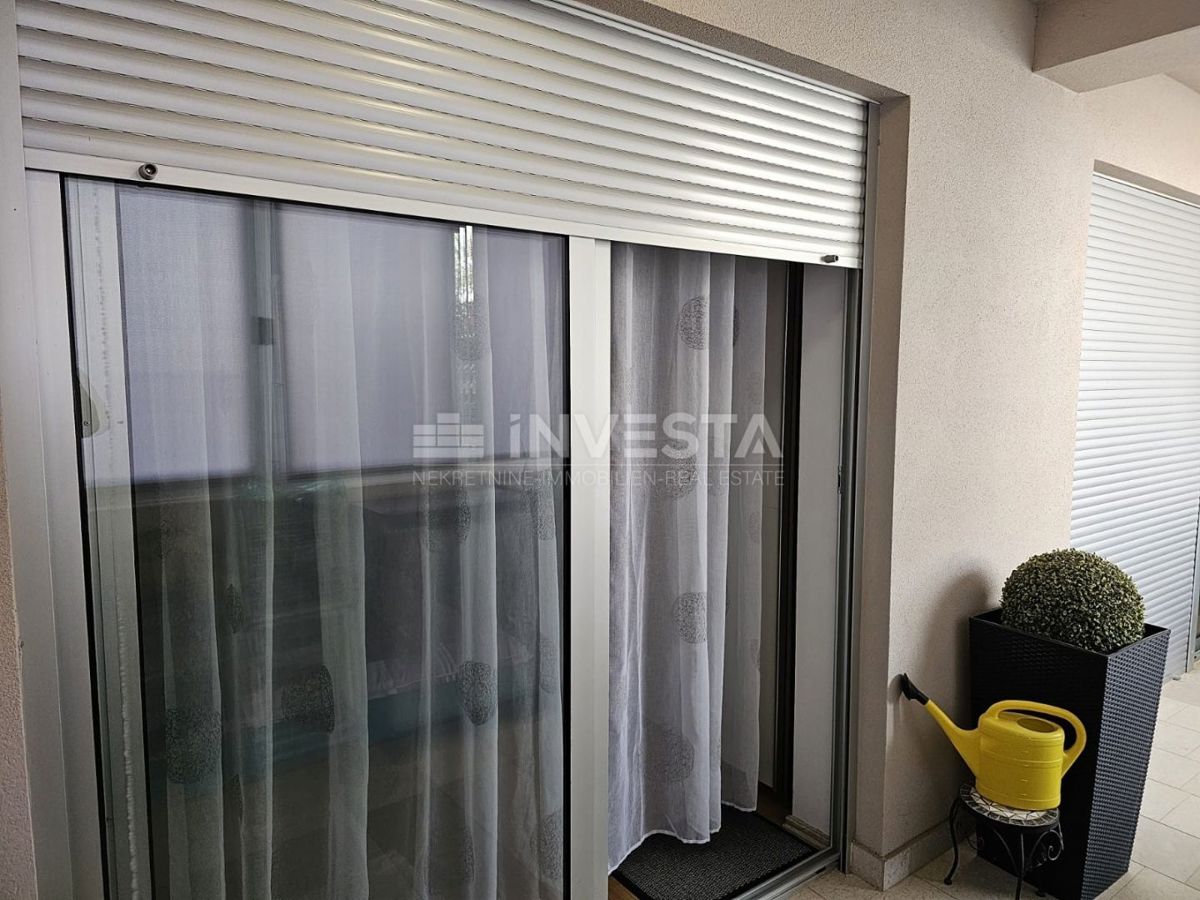Medulin – opremljeno stanovanje 50 m² v pritličju s prostorno ložo