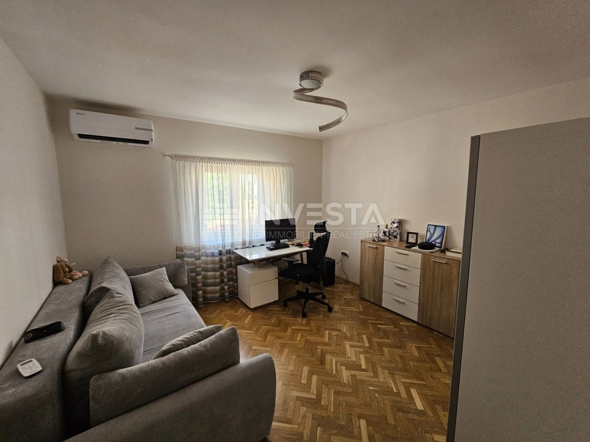 Center Ližnjana, hiša s tremi stanovanji, kletjo in garažo - UGODNO!
